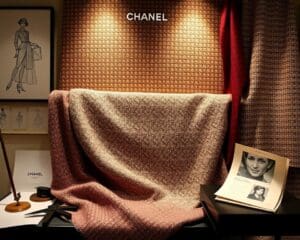 Chanel: Die Geschichte des ikonischen Tweeds